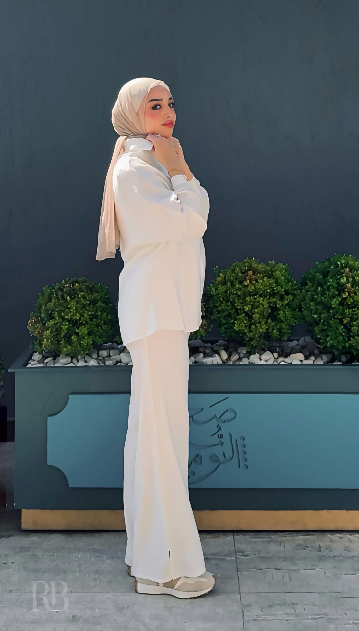 “White lightweight two-piece summer set”