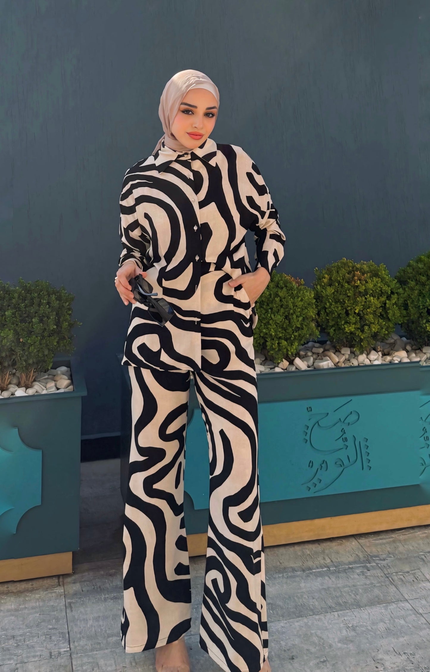Beige and black patterned set